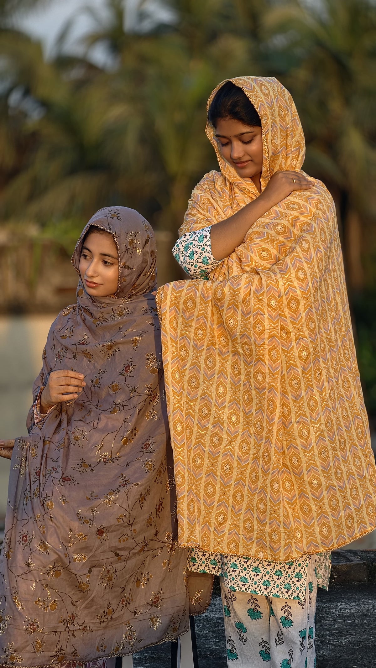 Daily Wear Cotton Printed Dupatta – Muted Mauve Botanical & Honey-Gold Geometric